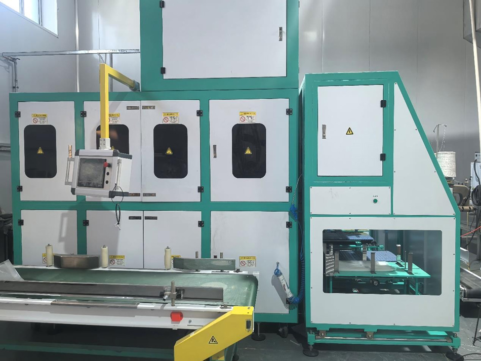 Fully automatic packaging machine